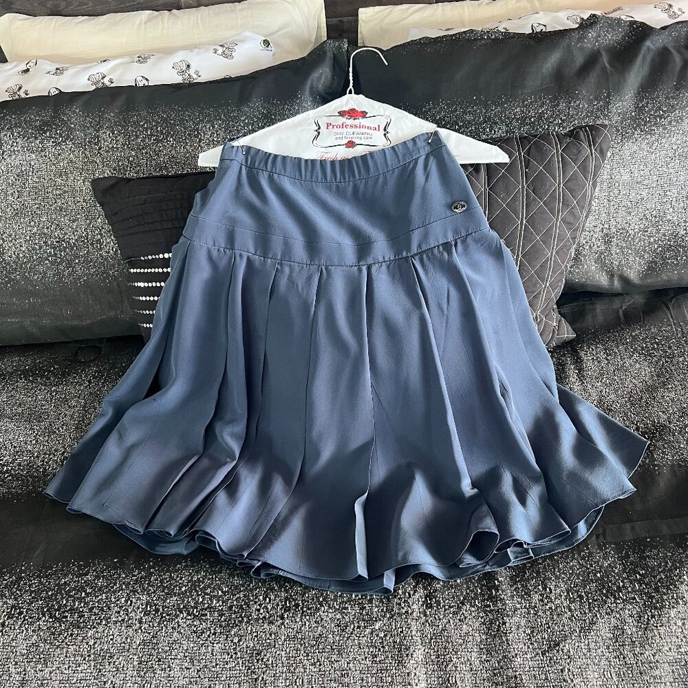 Chanel pleated Navy silk skirt size 36